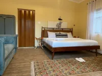 Emirishoi Cottages & Garden Bistro Hotel di 