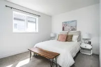 Elegant Home in Collingwood - Kitchen