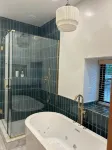 Private Apartment with Spa Bathroom - heated floors, jetted tub, wifi, kitchen - Jacuzzi