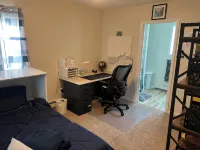 Charming 3-bedroom house in pleasant Monroe with WiFi, and A/C - Homestays