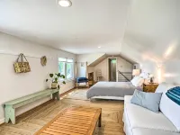 Charming Beach Cottage on Fishing Bay Hotels in Middlesex County