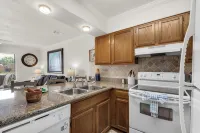 Charming 1-bedroom condo in superb Destin with WiFi, AC - 2-Star
