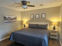 3 bed/3 bath condo close to everything!  1.5 miles from Jordan-Hare Stadium - บูติค
