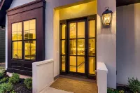 Stunning home with pool, walking distance to the square - 4-Star