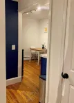 Modern space off of DePasquale SQ in Little Italy - 2つ星