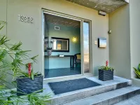 MODERN HOME STEPS FROM BEACH - 4-Star