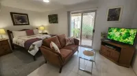 Riesling Trail & Clare Valley Cottages - parking