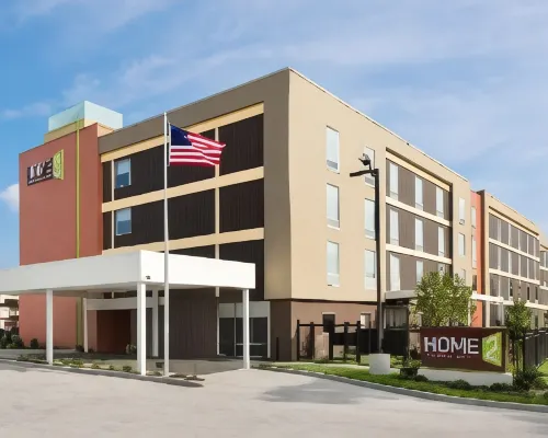 Home2 Suites by Hilton - St. Louis/Forest Park Hotel berhampiran Teater The Muny