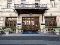 Sapphire City Hotel Hotels near Fountain Square