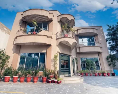 Hotel One Lalazar Multan Hotel di Multan