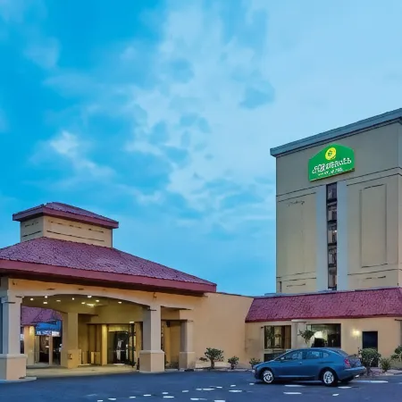 MainStay Suites Conover-Hickory Отели в г. Коновер