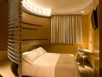 Eos Hotel Hotels near Teatro Apollo