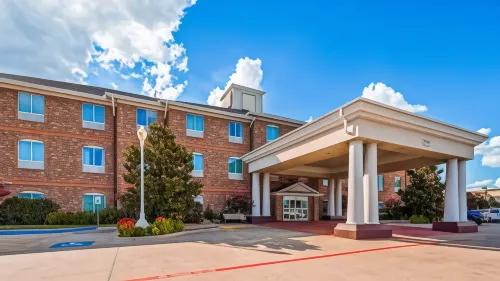 Best Western Plus Waxahachie Inn  Suites - parking
