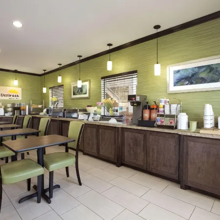 Days Inn & Suites by Wyndham Gonzales TX