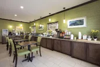 Days Inn & Suites by Wyndham Gonzales TX