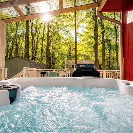 Pocono Mountain Dream House with hot tub