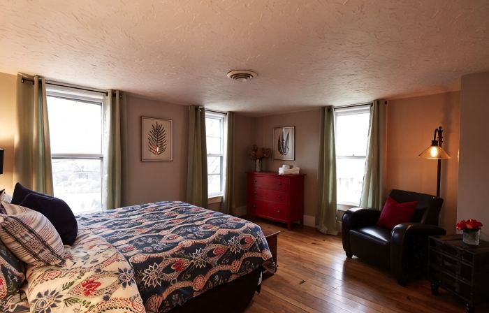 SPACIOUS and PRIVATE renovated farmhouse for the whole family