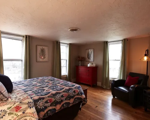 SPACIOUS and PRIVATE renovated farmhouse for the whole family Hotels in Sunapee