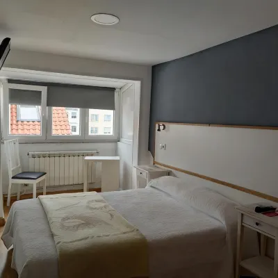 Hostal Mara ルイス・セオアネ美術館周辺のホテル