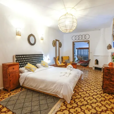 Luxury Riad Mounia Hotels near Heure Bleue Palais : Hôtel & Restaurant