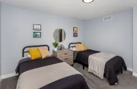 A Charming Home Minutes to Downtown, Zoo, & Airport with Hidden Reading Nook! - Bungalows