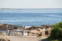 Cozy Nautical Getaway in Cape Neddick - Homestays