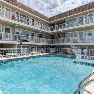 Wildwood 1 BDR Condo, Pool, AC, Wi-Fi, Parking, Sleeps 4. Walk to Everything! Fitness & Recreational Facilities