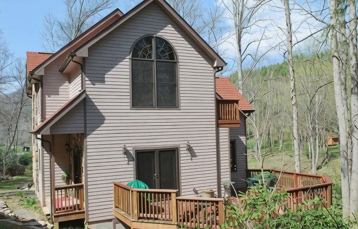 Beautiful Riverside Getaway