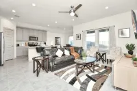 Exquisite 3 bedroom house located in a very quiet area of Katy . - 4-Star