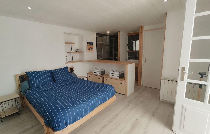 BRITTANY Small house in the village of PLEUBIAN 1.2 km from the sea