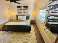 Hillside Home: Amazing Views w/ Big Deck 5 Min. From Downtown + Trailheads! - ブティック