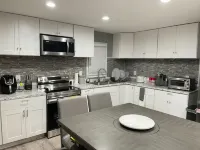 Renovated Modern Stylish “Vibrant” 4bdrm Home - 3성급