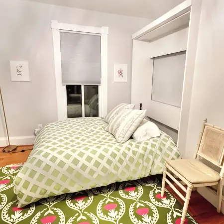 Large newly renovated Cape Victorian 5 blocks from the beach, sleeps 12