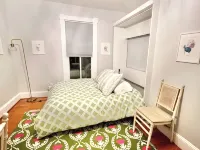 Large newly renovated Cape Victorian 5 blocks from the beach, sleeps 12 - Wi-Fi