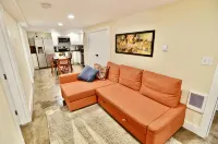 Modern Suite Nearby Convention Center (2bd, 1bth) - Apartments