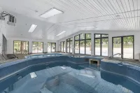 2 bedroom, 2 bath ground floor condo with indoor pool minutes from Branson strip - Boutique
