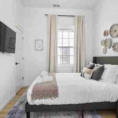 Uptown Haven: Stylish Stay Near Downtown with Bikes and Firepit near Downtown Rooms