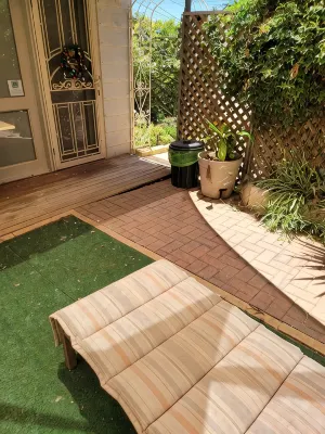 Private access, remote gate.  Netflix,  Foxtel,  Wi-Fi,  A/C, - Boutique