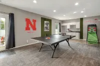 Spacious 5BD - UNL 5mins - BBQ, Games & Backyard