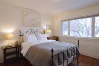 Home Close to Beach and Downtown. Licensed short term rental. - Bungalows