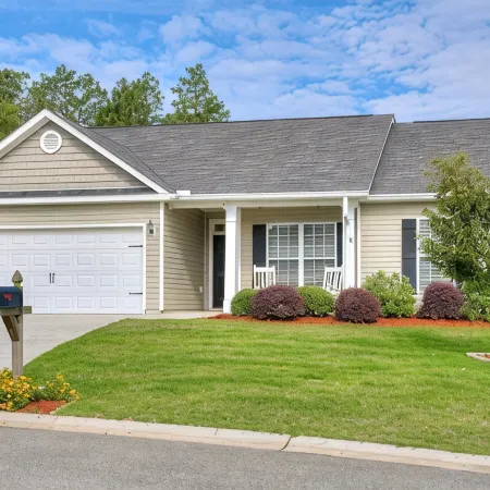Nice Place to Relax. Spacious, Clean, and Close to Everything. Great Backyard.