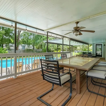 Beautiful Cozy Pool Oasis, 3/2 Heated Pool Home, Fenced, Pet Friendly, King Bed