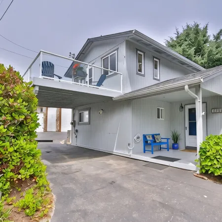 Coastal Bliss, Ocean Views, 0.3 Walk to Beach - 6Beds, Sleeps 9, Dog Friendly
