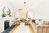 Fabulous 3 Bed Apartment with Private Courtyard - 4-Star