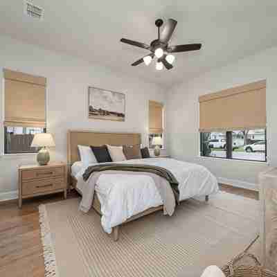 Charming new home in downtown New Braunfels, close to shops, dining & more! Rooms