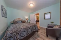 Lake Nahwatzel Resort, Cabin #3, Shared Dock just steps away! - Hytter