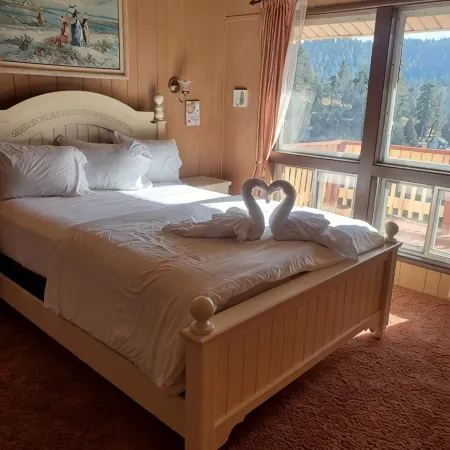 LAKEVIEW CABIN!! AIRCONDITIONED!! AMPLE PARKING !!