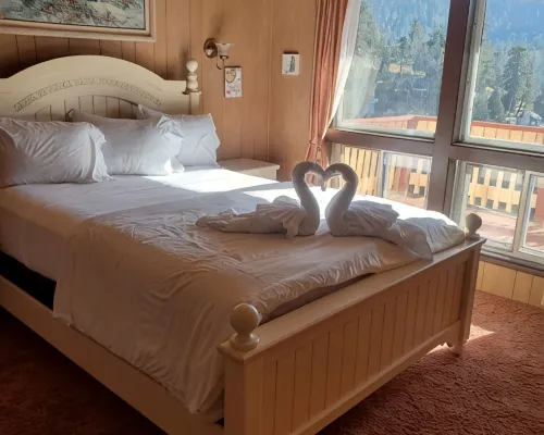 LAKEVIEW CABIN!! AIRCONDITIONED!!  AMPLE PARKING !! Hotels in Crestline