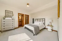 Large luxury home!  Views!  Hot tub!  Game room!  EV charger! Pool table! Grill! - balcony