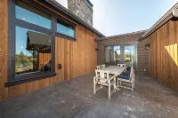 Exquisite Luxury Home with Panoramic Mountain Views & First-Class Amenities - Wifi